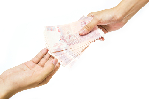 מזונות הורה: האם בית המשפט יחייב שתי בנות לשלם לאימן בת ה-60 סכום חודשי?