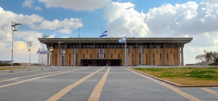 העליון קבע ספירה חוזרת של הקולות לחוטובלי ודיכטר